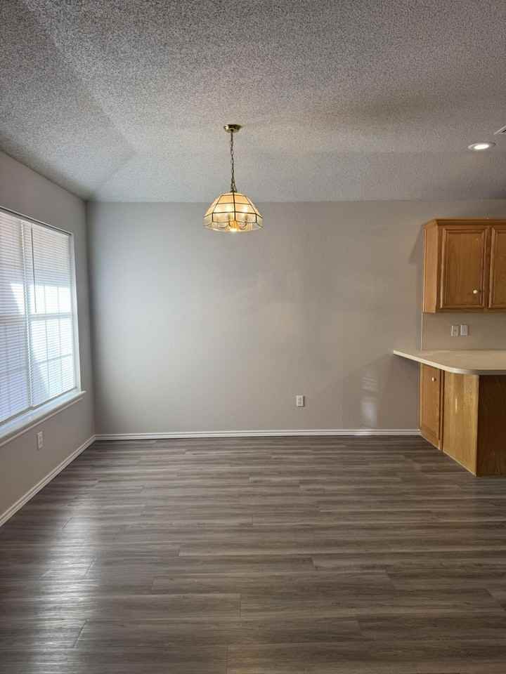 209 Grover Ave - Photo 5 of 19