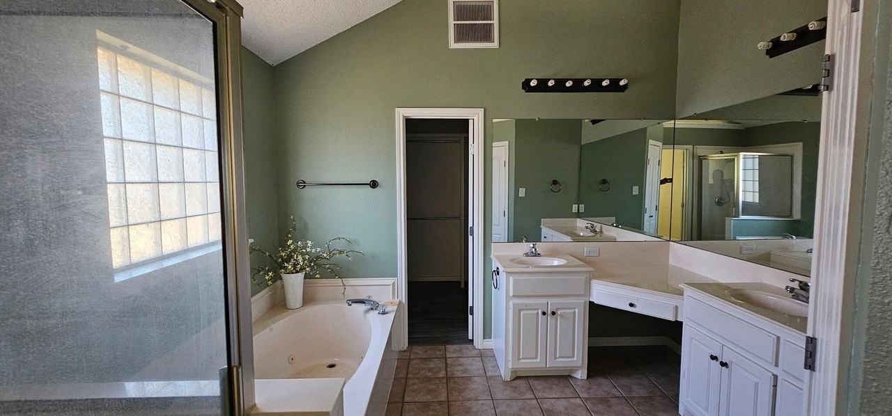 6027 100th St - Photo 5 of 11