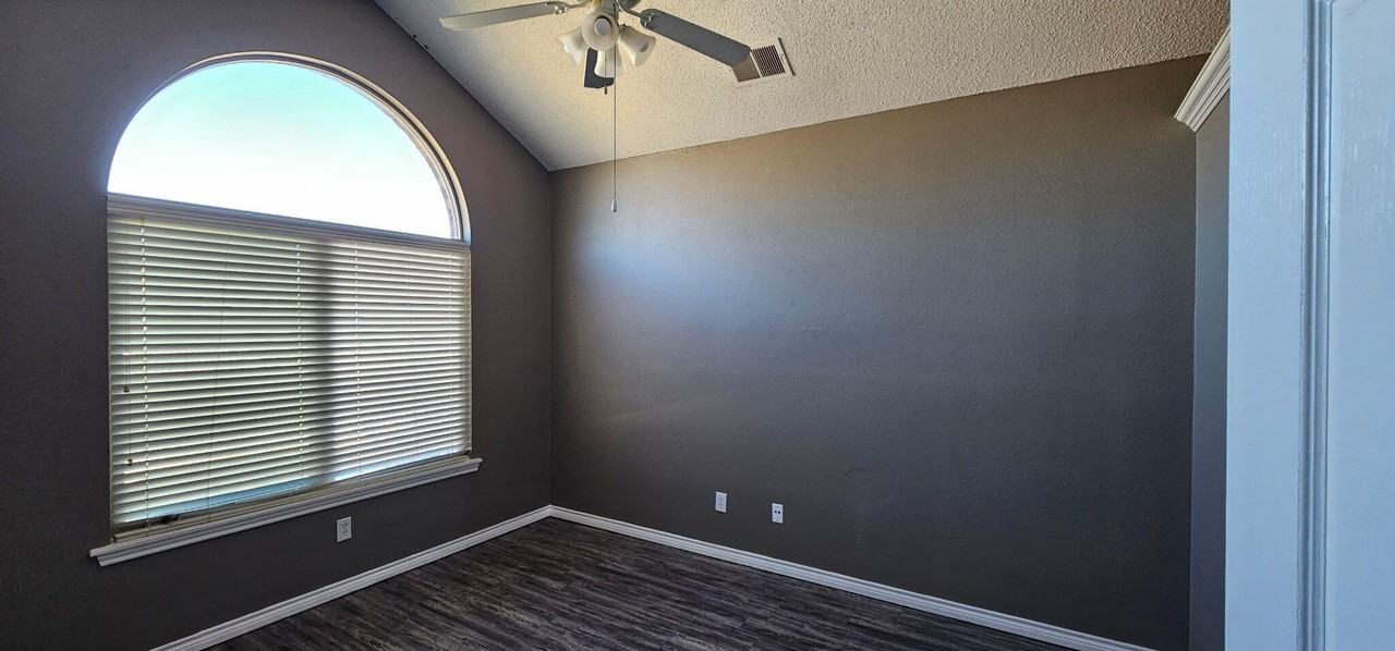 6027 100th St - Photo 7 of 11