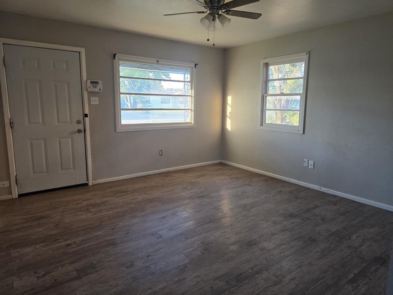 2415 E 30th St - Photo 3 of 21