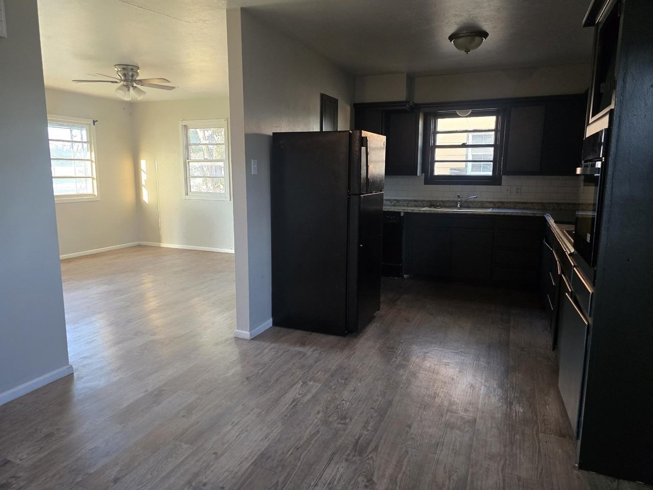 2415 E 30th St - Photo 6 of 21