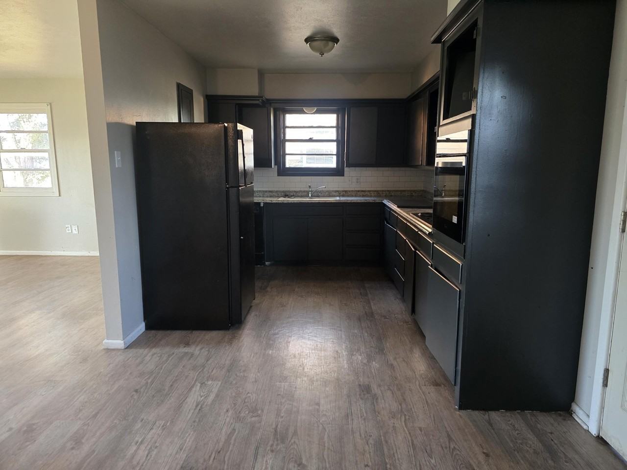 2415 E 30th St - Photo 7 of 21