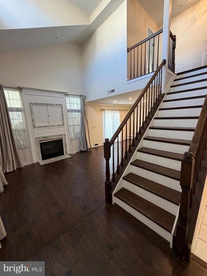 3835 Eaves Ln - Photo 2 of 19