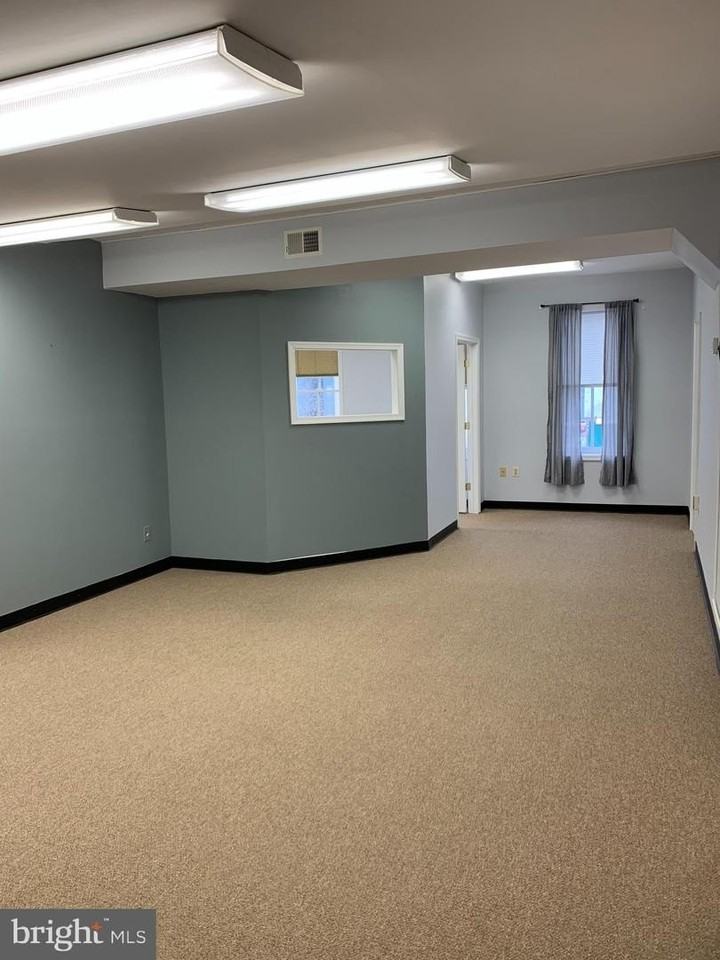 37 Main St - Photo 4 of 20