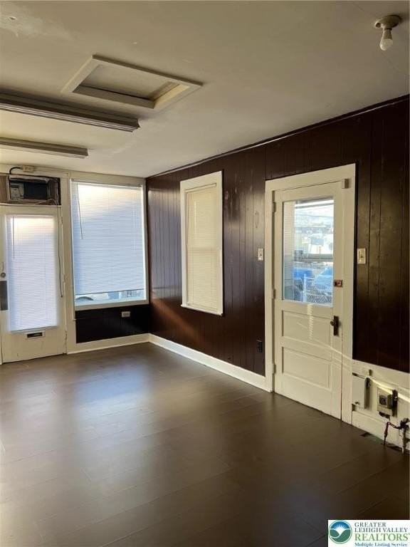 206 S 16th St - Photo 4 of 7