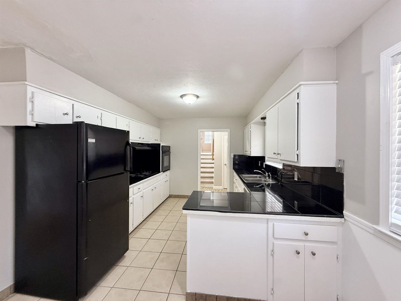 3048 Kenneth St - Photo 2 of 14