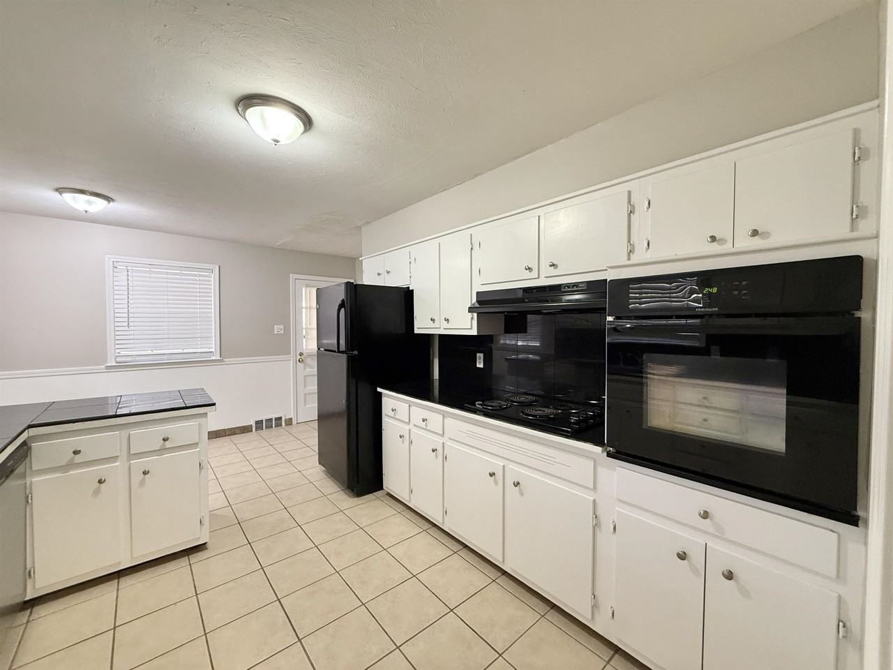 3048 Kenneth St - Photo 5 of 14