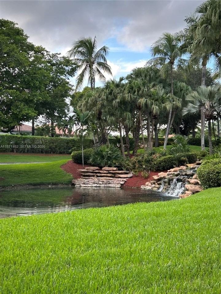 11186 Nw 73rd Ter - Photo 2 of 44