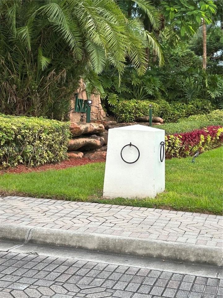 11186 Nw 73rd Ter - Photo 3 of 44