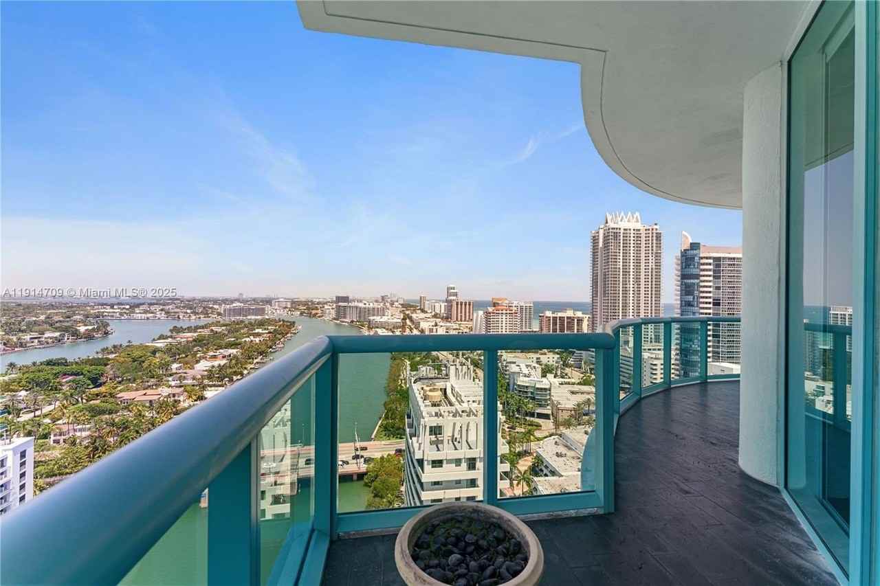 6000 Indian Creek Dr - Photo 3 of 39