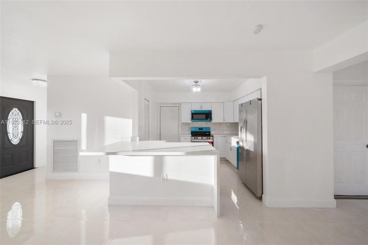 1151 Nw 81st Ave - Photo 4 of 24