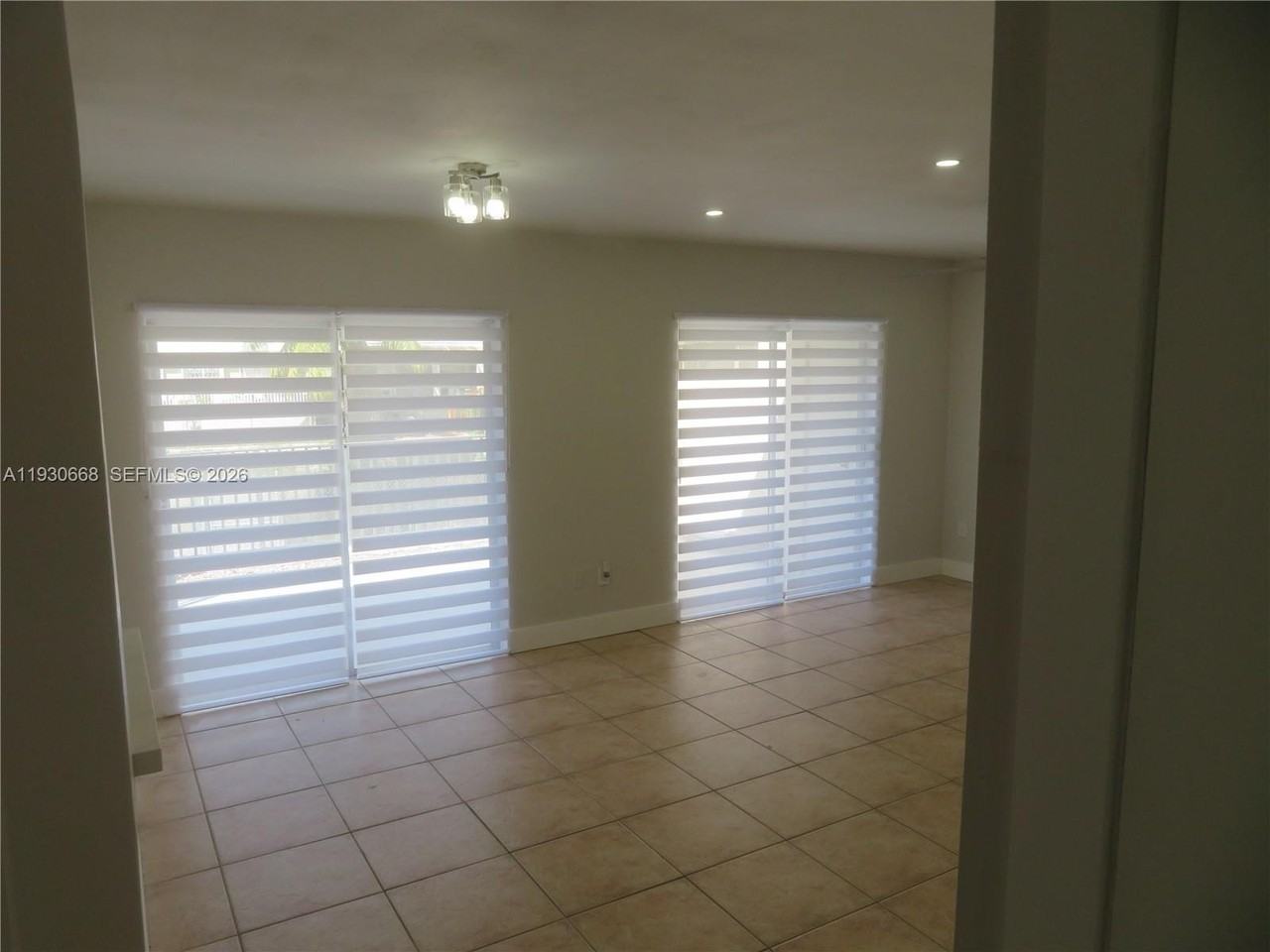 7328 Miami Lakeway S - Photo 4 of 26