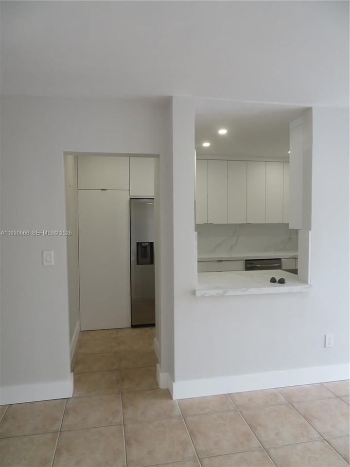 7328 Miami Lakeway S - Photo 6 of 26