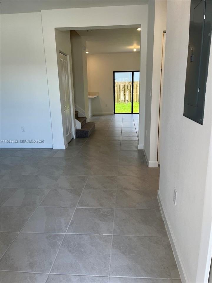 11889 Sw 246th Ter #11889 - Photo 2 of 27