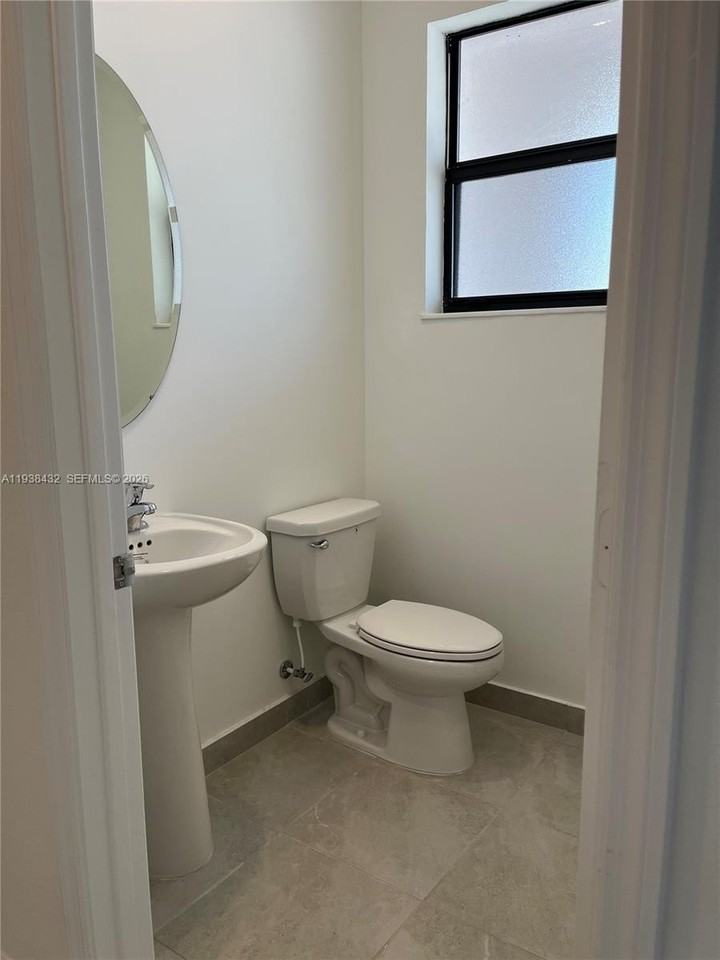 11889 Sw 246th Ter #11889 - Photo 5 of 27