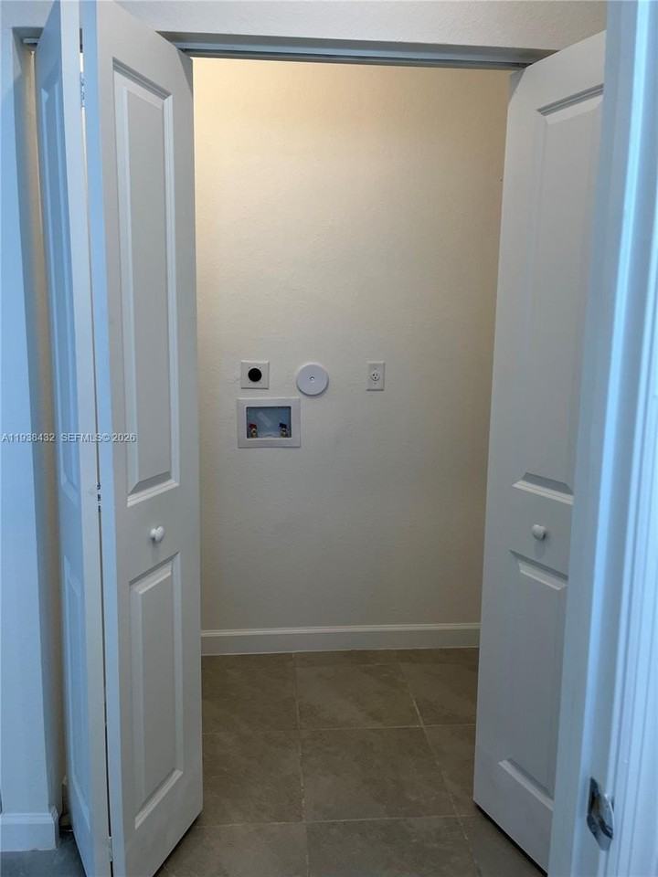 11889 Sw 246th Ter #11889 - Photo 6 of 27