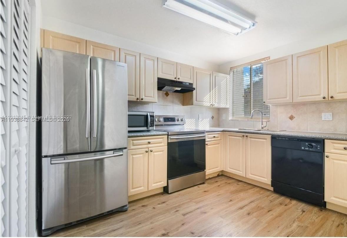 159 Hidden Court Rd - Photo 3 of 14