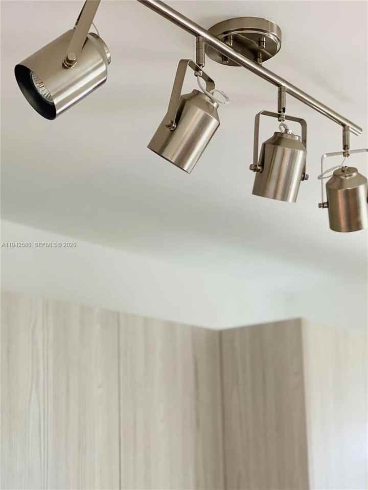 1560 Nw 1st Ct #2 - Photo 4 of 21