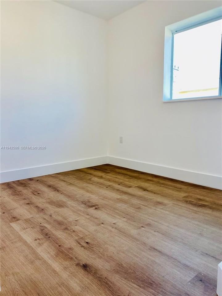 1560 Nw 1st Ct #2 - Photo 7 of 21