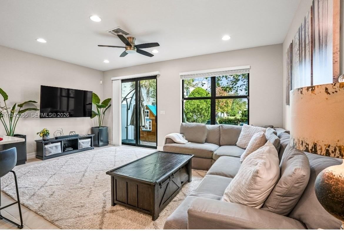 10103 Akenside Dr - Photo 3 of 18