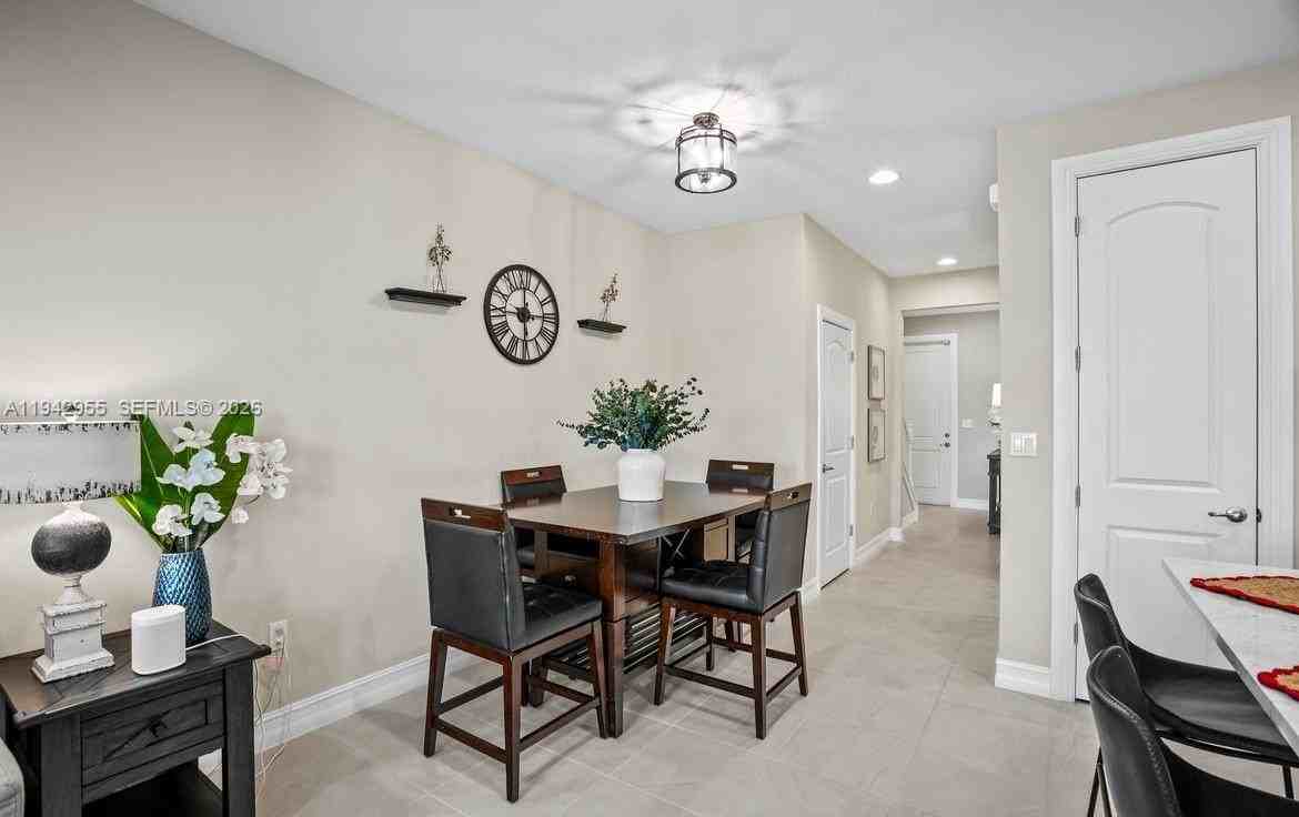 10103 Akenside Dr - Photo 4 of 18