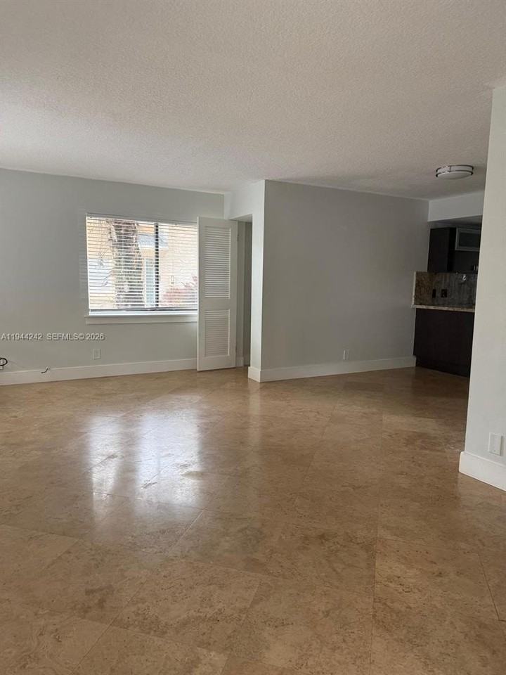 118 Wimbledon Lake Dr - Photo 2 of 18