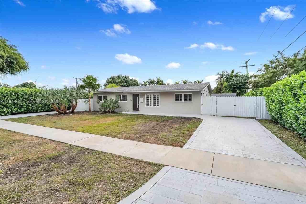 10330 Sw 51st St - Photo 4 of 42