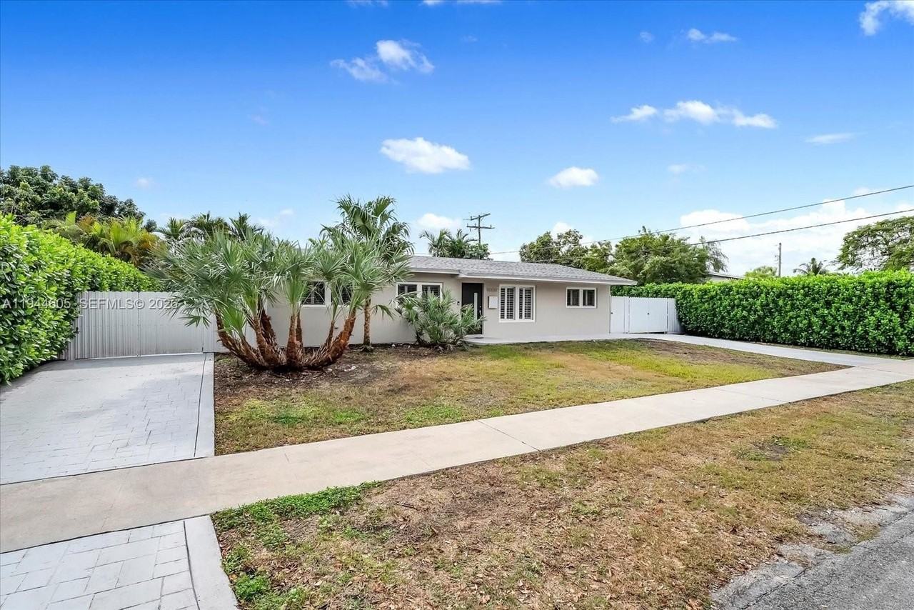 10330 Sw 51st St - Photo 5 of 42