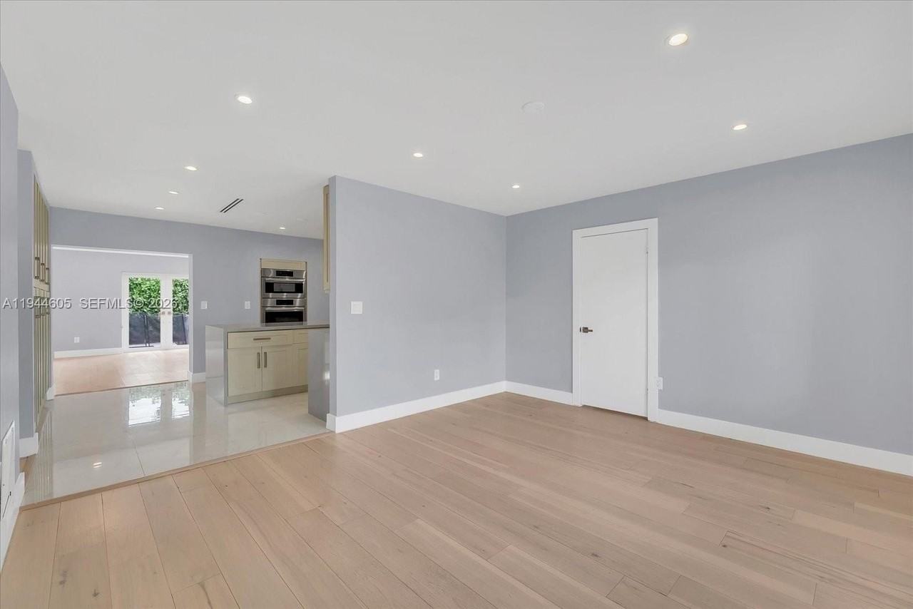 10330 Sw 51st St - Photo 6 of 42