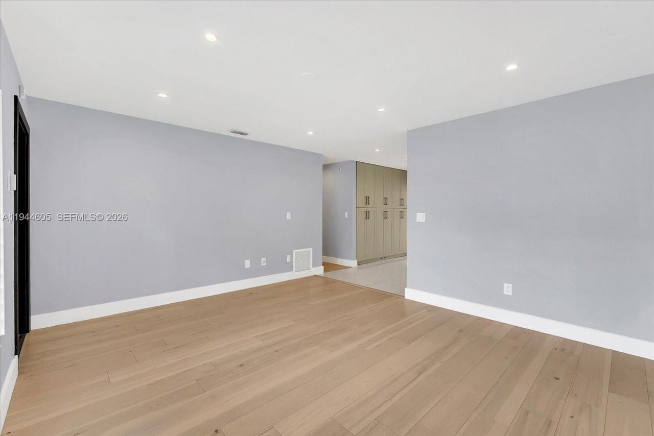 10330 Sw 51st St - Photo 7 of 42