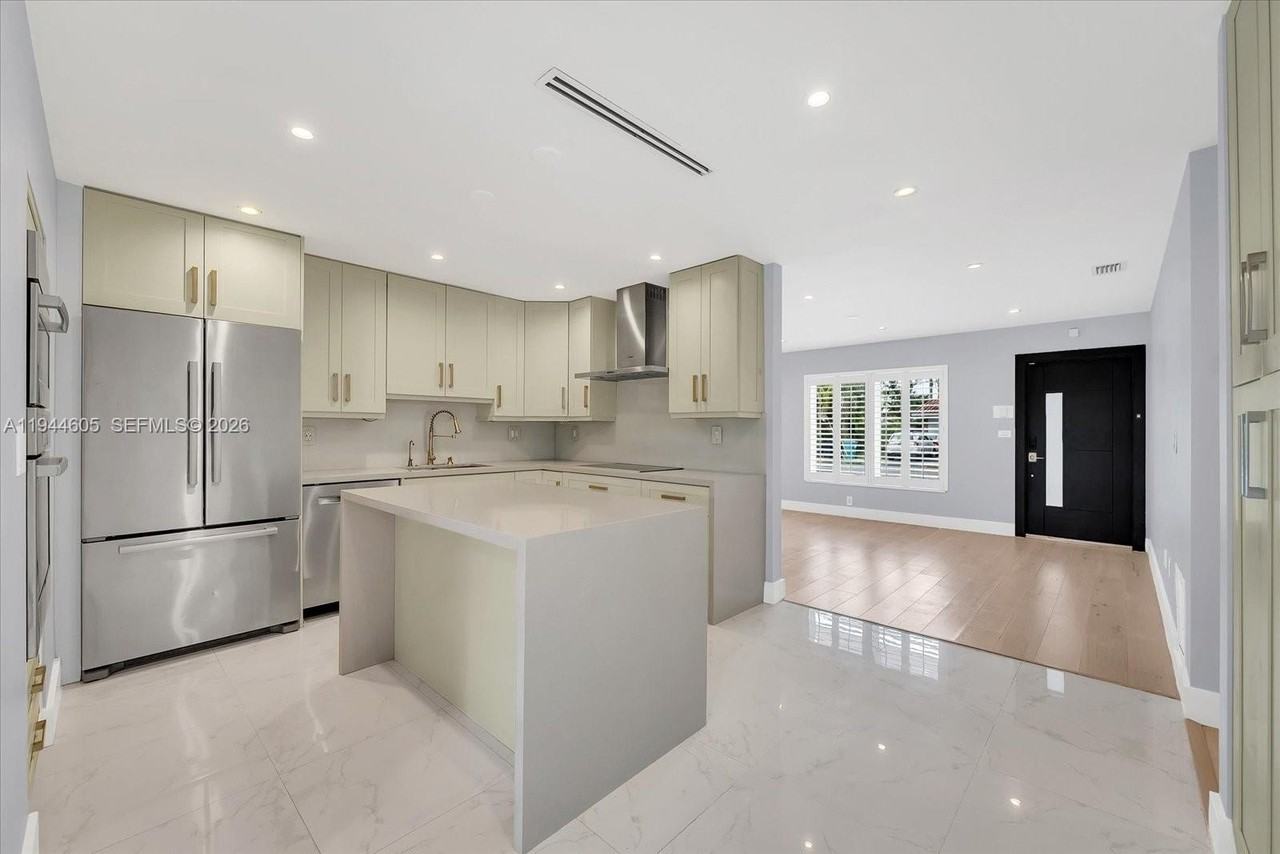 10330 Sw 51st St - Photo 5 of 40