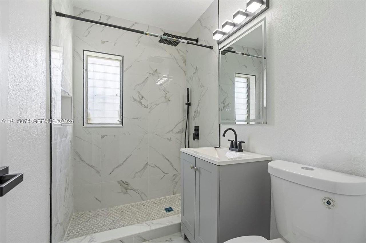 15900 Nw 18th Ave - Photo 3 of 26