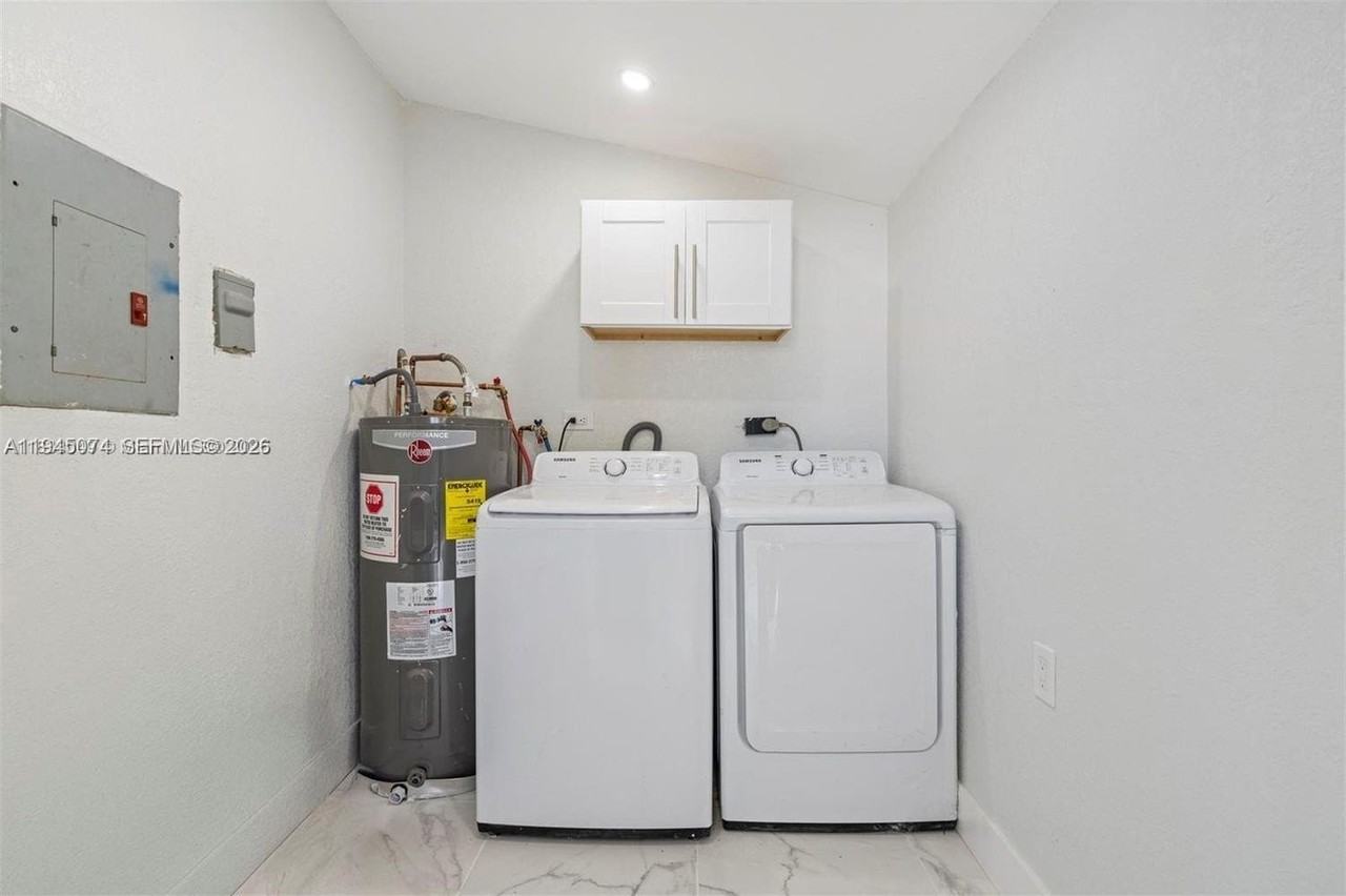 15900 Nw 18th Ave - Photo 4 of 26