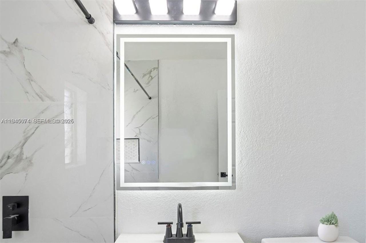 15900 Nw 18th Ave - Photo 7 of 26