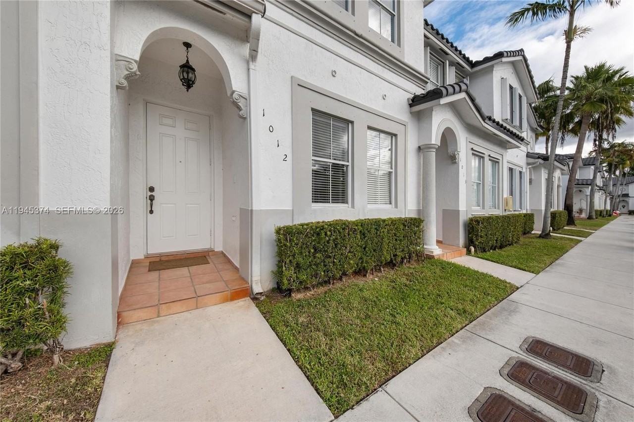 5560 Nw 107th Ave #1012 - Photo 2 of 22