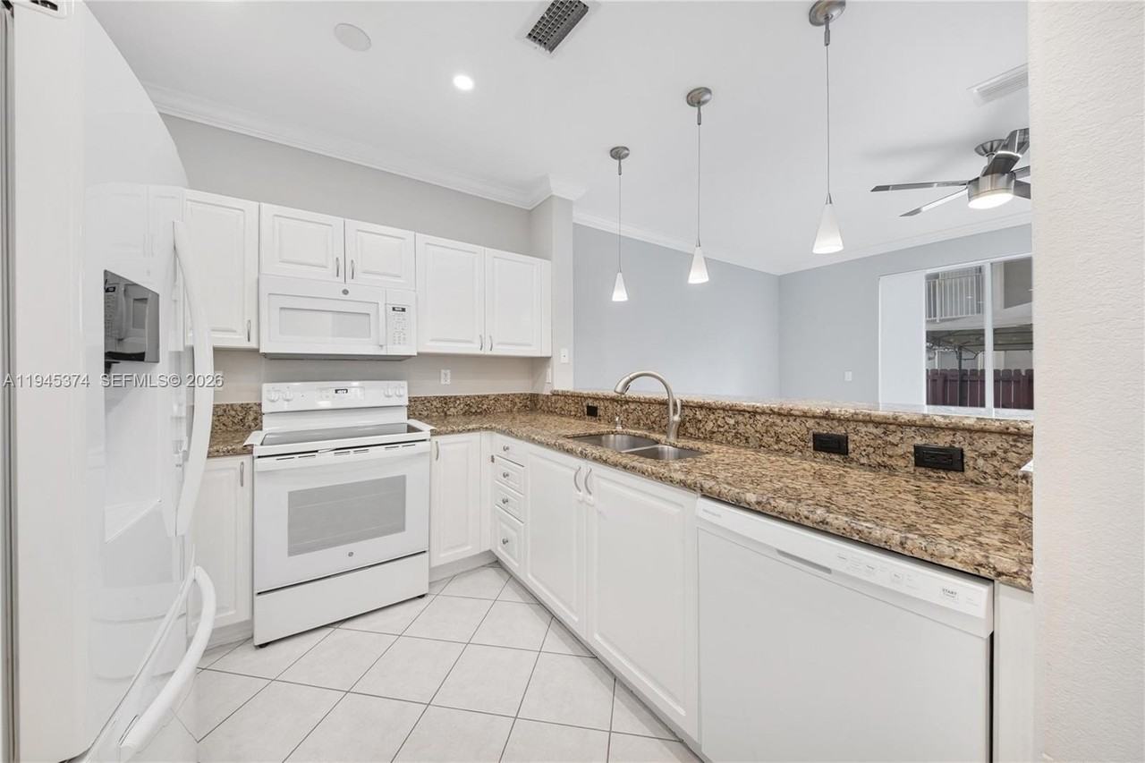 5560 Nw 107th Ave #1012 - Photo 5 of 22