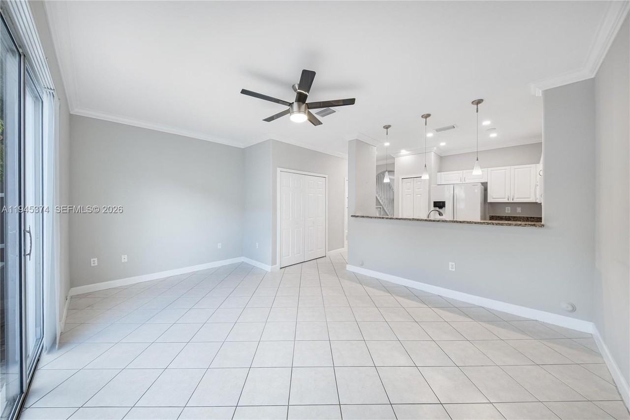 5560 Nw 107th Ave #1012 - Photo 6 of 22