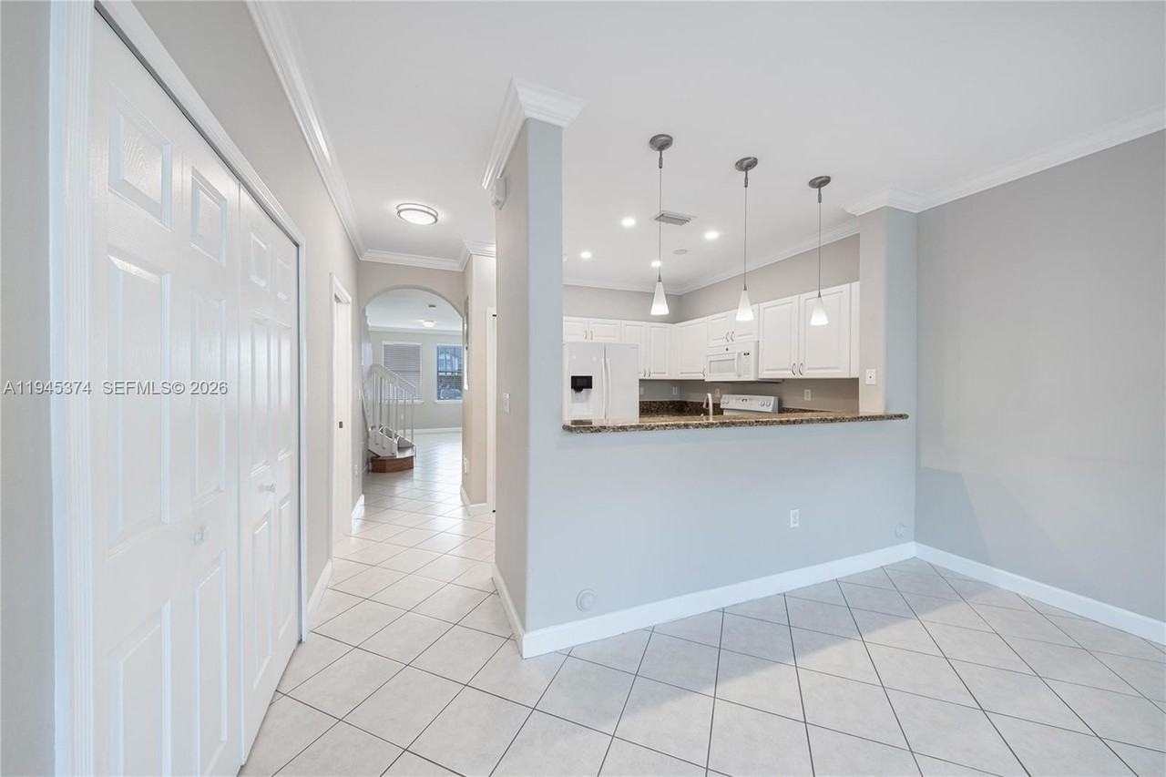 5560 Nw 107th Ave #1012 - Photo 7 of 22