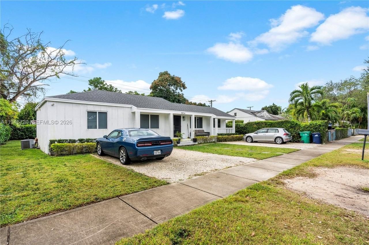 5854 Sw 62nd St - Photo 2 of 15