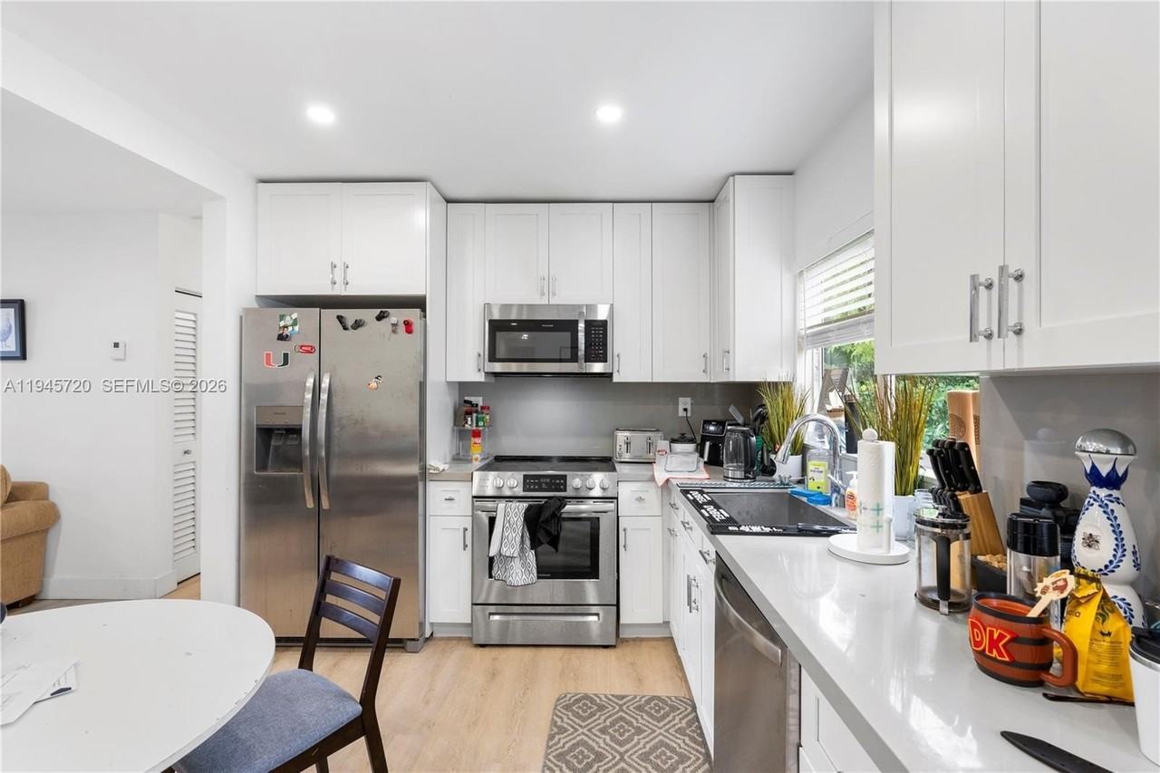 5854 Sw 62nd St - Photo 7 of 15