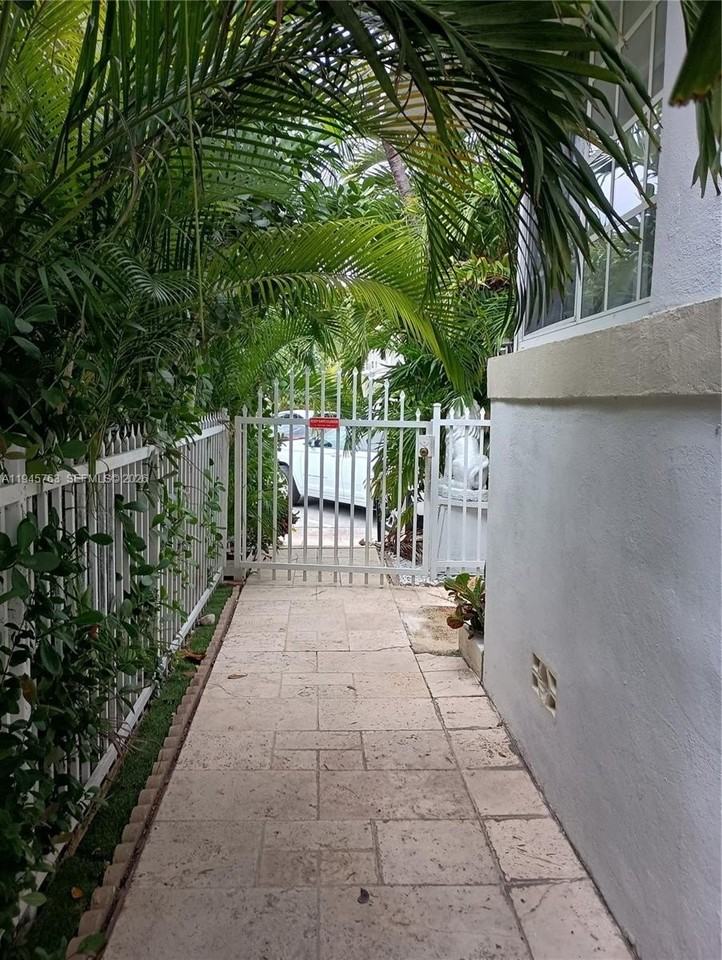 7421 Carlyle Ave #3 - Photo 3 of 9