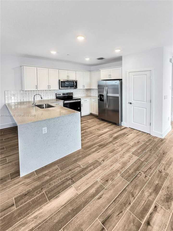 165 Sw 170th Ave #165 - Photo 3 of 16