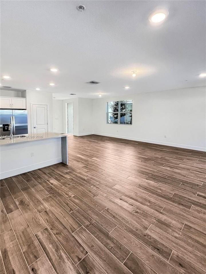 165 Sw 170th Ave #165 - Photo 4 of 16