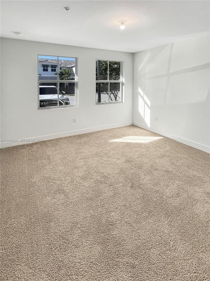 165 Sw 170th Ave #165 - Photo 6 of 16