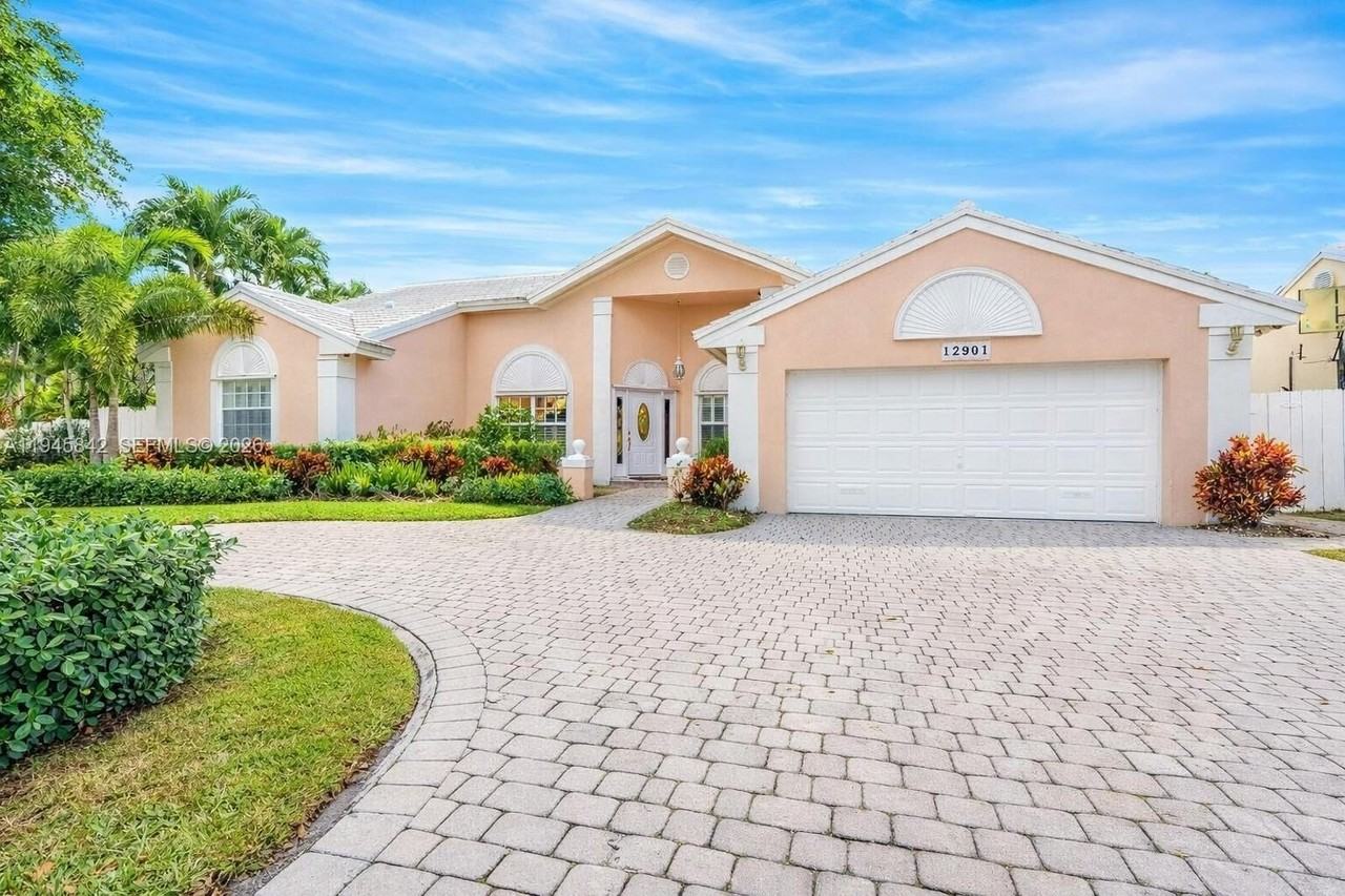 11291 Sw 62nd Ter - Photo 2 of 23