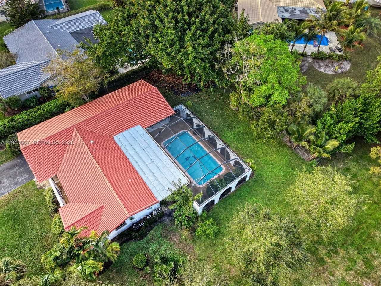 10251 Nw 39th Ct - Photo 4 of 50