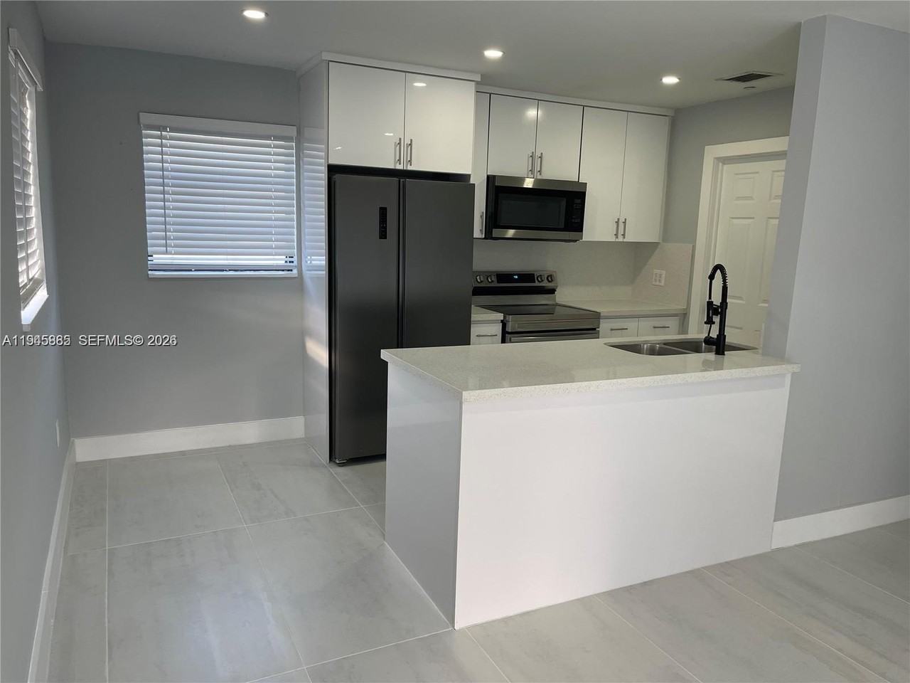 1541 N 71st Ter #1541 - Photo 7 of 23