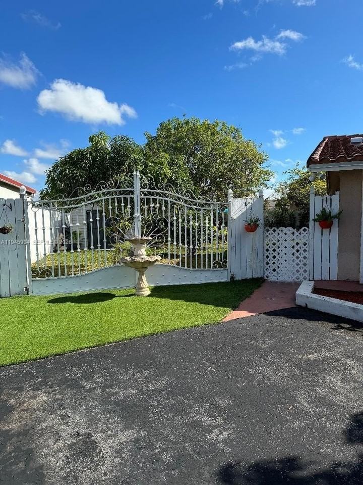 1045 Sw 122nd Ct - Photo 2 of 50