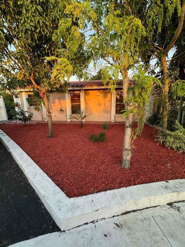 1045 Sw 122nd Ct - Photo 3 of 50