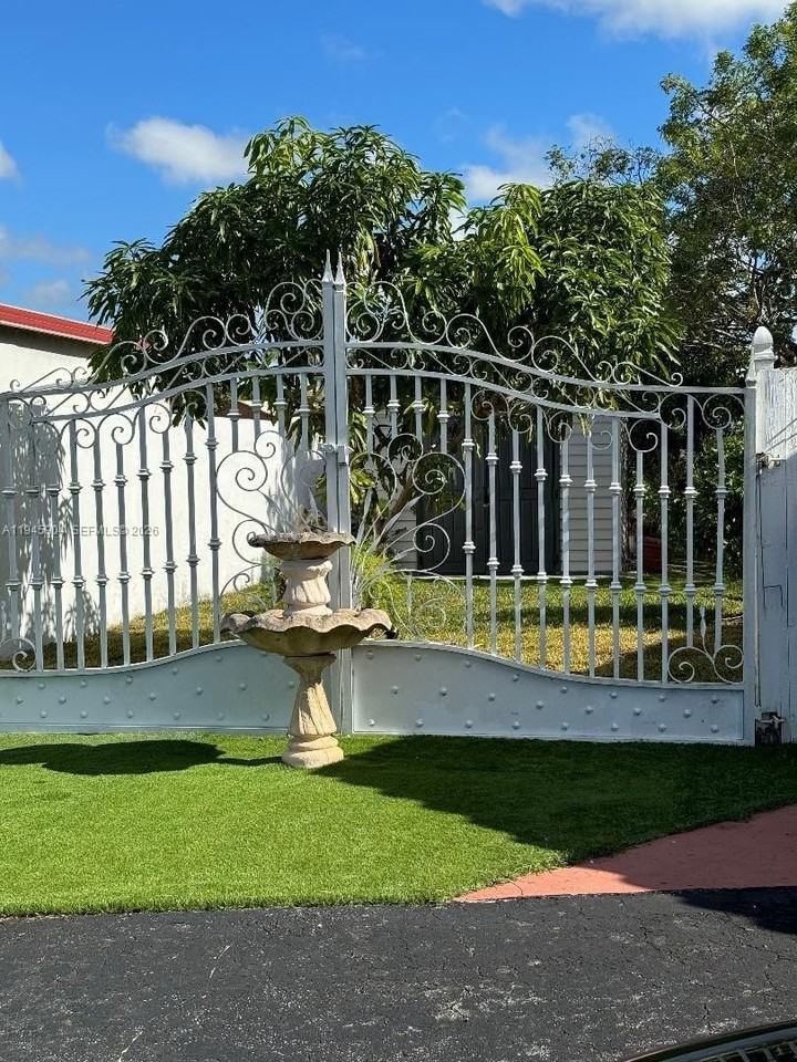 1045 Sw 122nd Ct - Photo 2 of 42